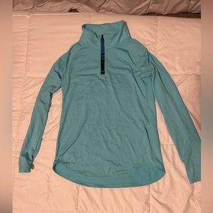 Under armor pull over